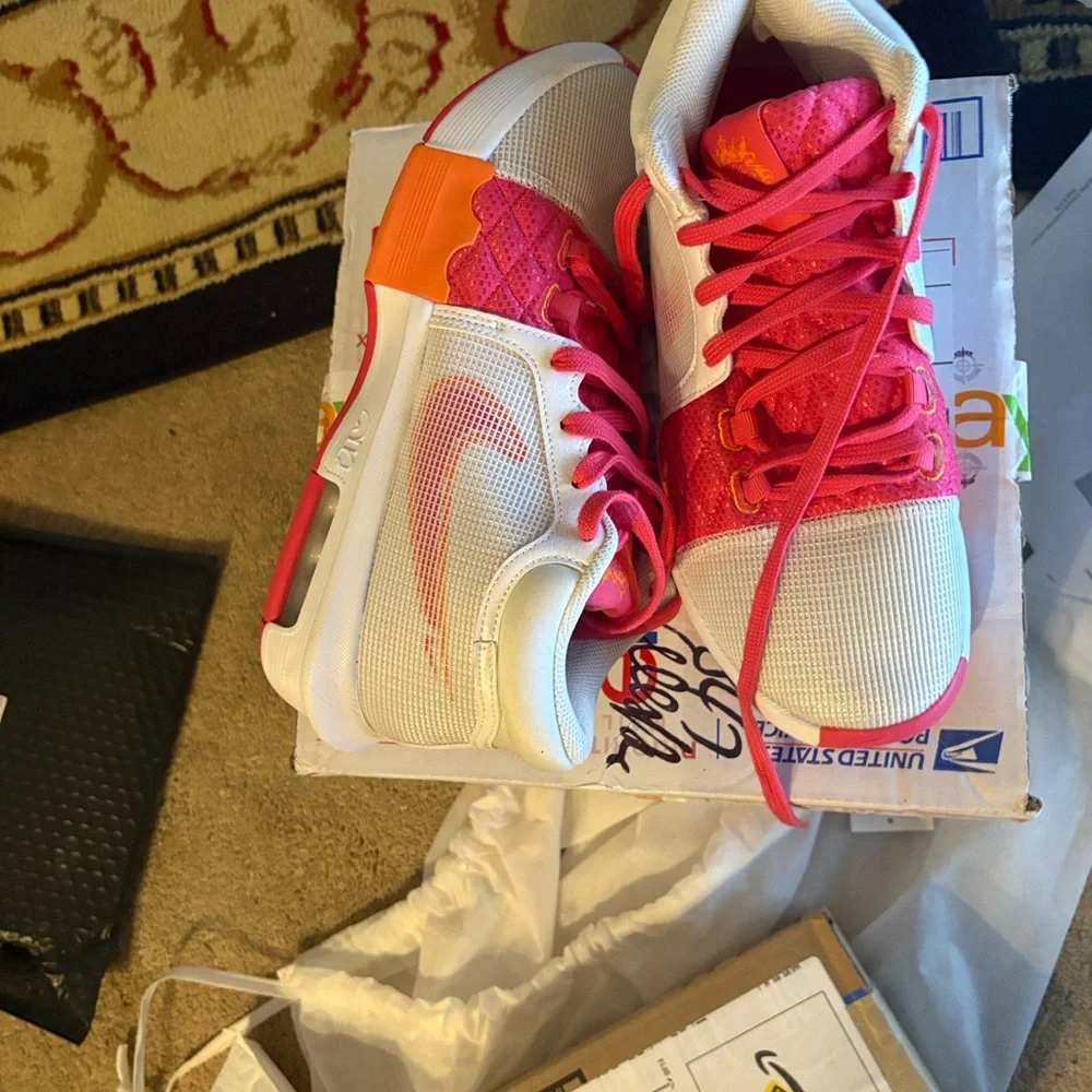 Men’s 8.5 Nike lebrons Witness‎ 8
